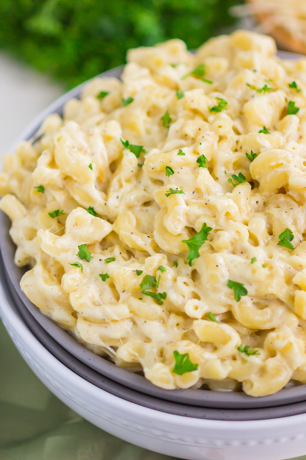 mac and cheese in bowl