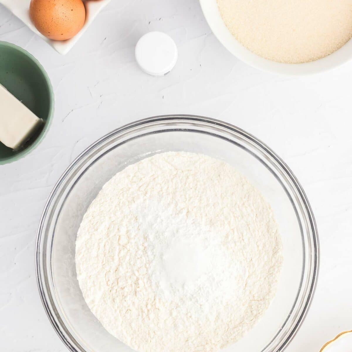 dry cookie ingredients in glass bowl